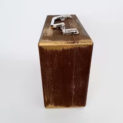 جعبه هدیه چوبی مدل چمدان طرح فریدا کد WS22