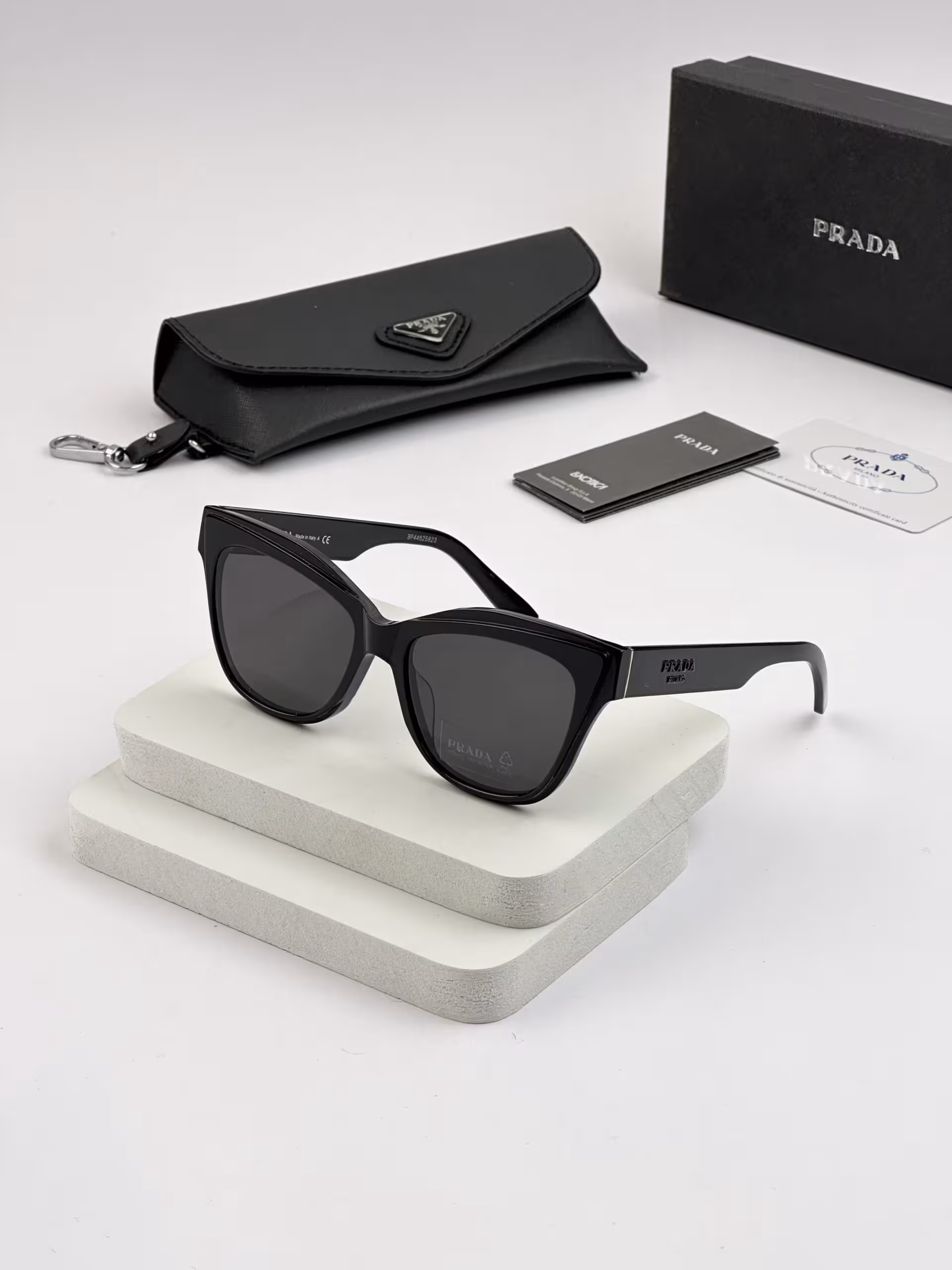 عینک آفتابی پرادا عدسی مشکی فریم مشکی کد 23