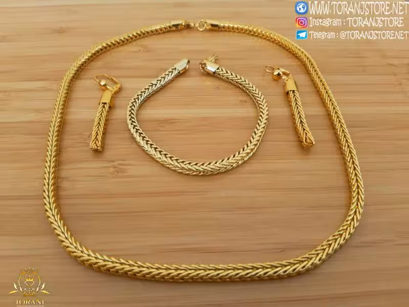ست دستبند گردنبند گوشواره طلایی با رنگ ثابت
