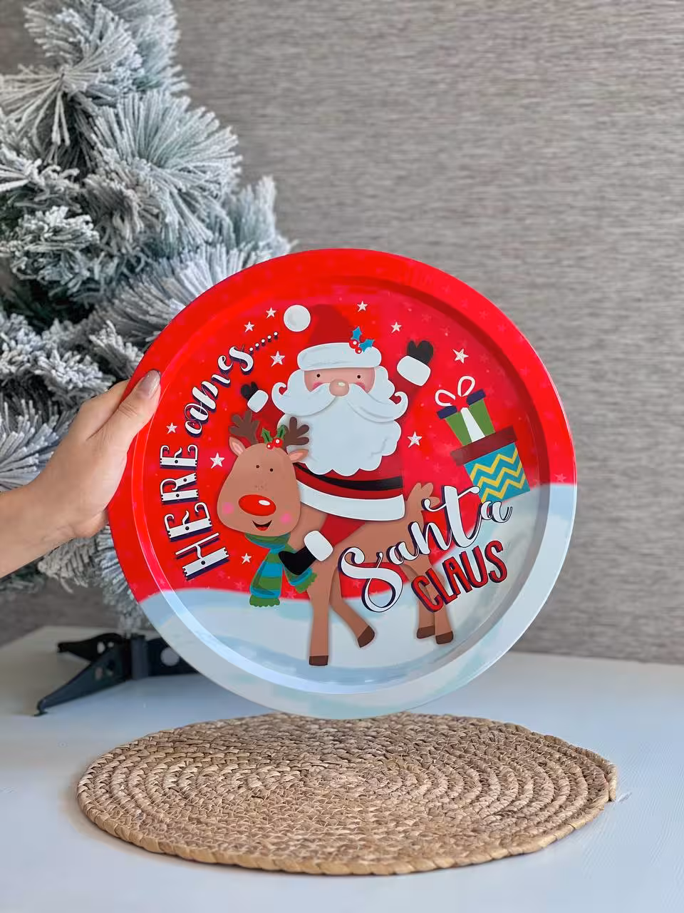 سینی فلزی کریسمسی مدل گرد کد 1613 – طرح بابانوئل و گوزن قرمز