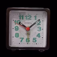 ساعت رومیزی کوچک قهوی‌ای رنگ آلارم دار ORIENTEX درجه 1