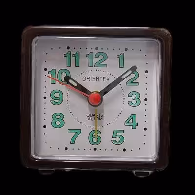 ساعت رومیزی کوچک قهوی‌ای رنگ آلارم دار ORIENTEX درجه 1