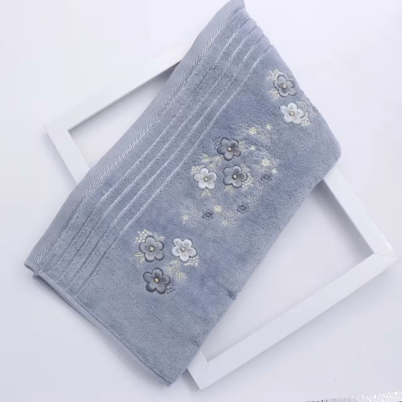 حوله دستی گلدورزی مخمل رنگ طوسی (2) کد 61702