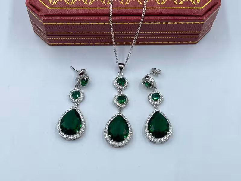 ست مجلسی با کریستال های سبز خاص