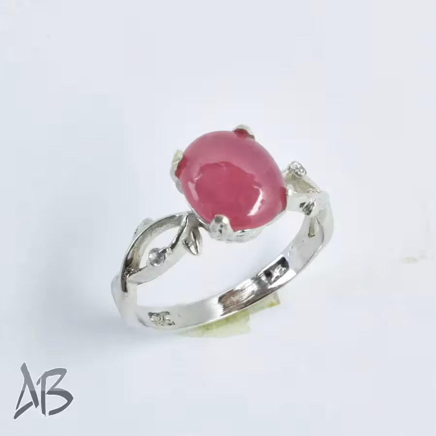 انگشتر نقره زنانه یاقوت صورتی اصل طرح برگ تراش کابوشن آقابزرگ کد 565