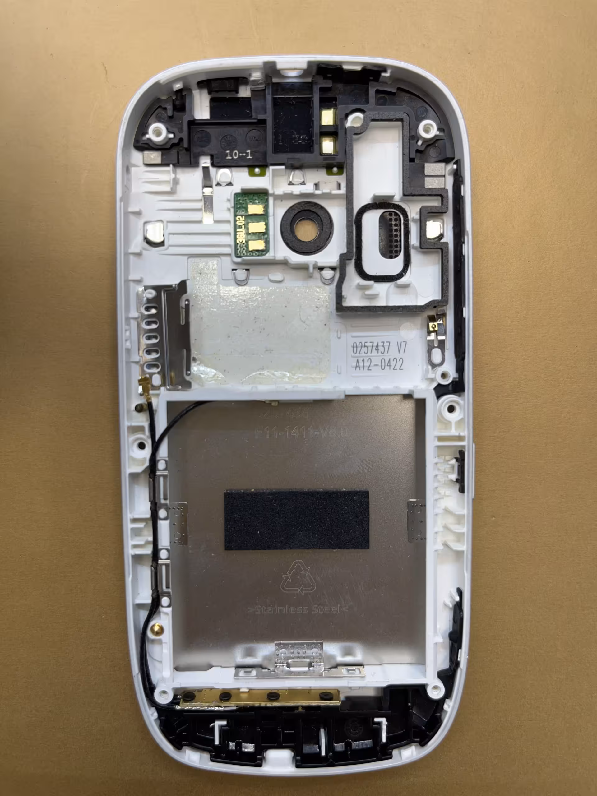 قاب نوکیا مدل Nokia C7-00 کیفیت جنس : فابریک و اورجینال آکبند کمپانی نوکیا نو و آکبند ( رنگ سیلور) کامل “اصالت کالا”:”اورجینال”