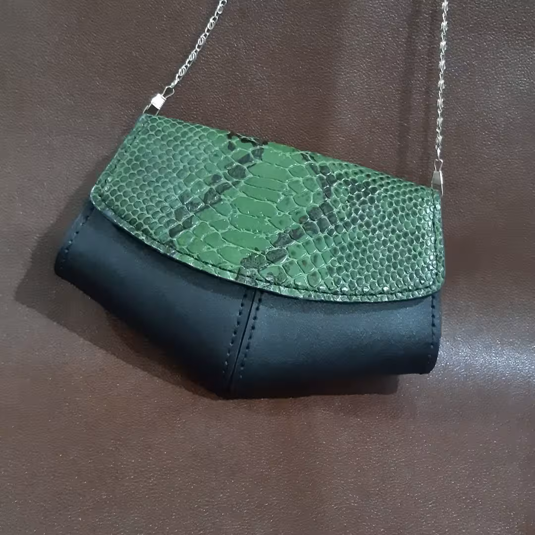 کیف رودوشی و کمری زنانه با ترکیب چرم طبیعی گاوی و بزی اعلا کاملا دستدوز طبله کمکی 