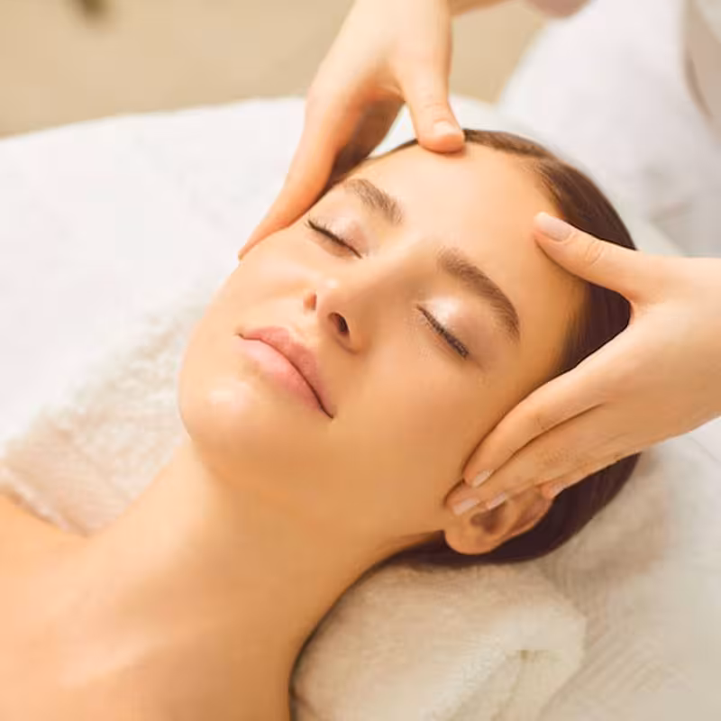 دوره آموزش ماساژ سر و صورت