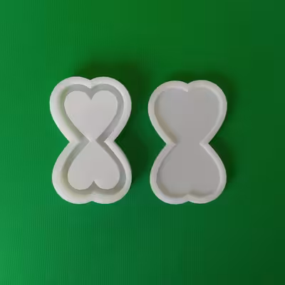 قالب رزین مدل جاکلیدی آکواریومی طرح ساعت شنی قلبی مجموعه 2 عددی