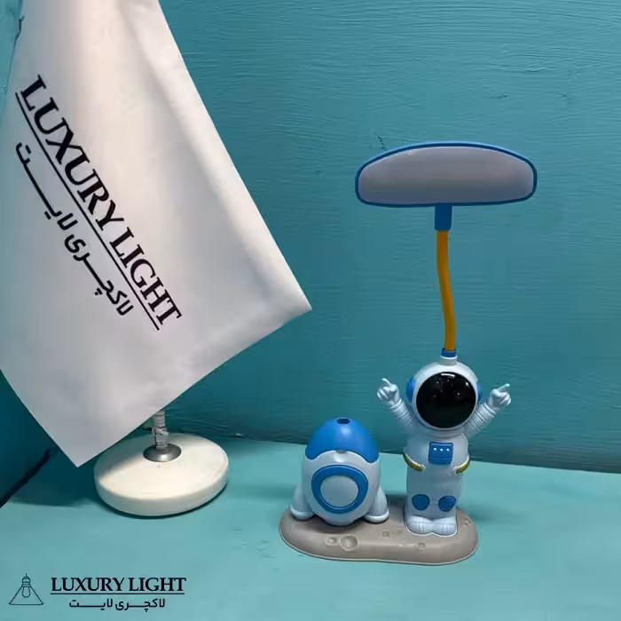چراغ مطالعه و مدادتراش فضانورد