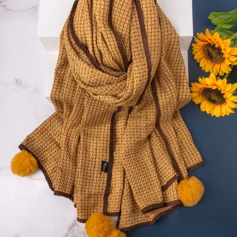 شال پوم دار