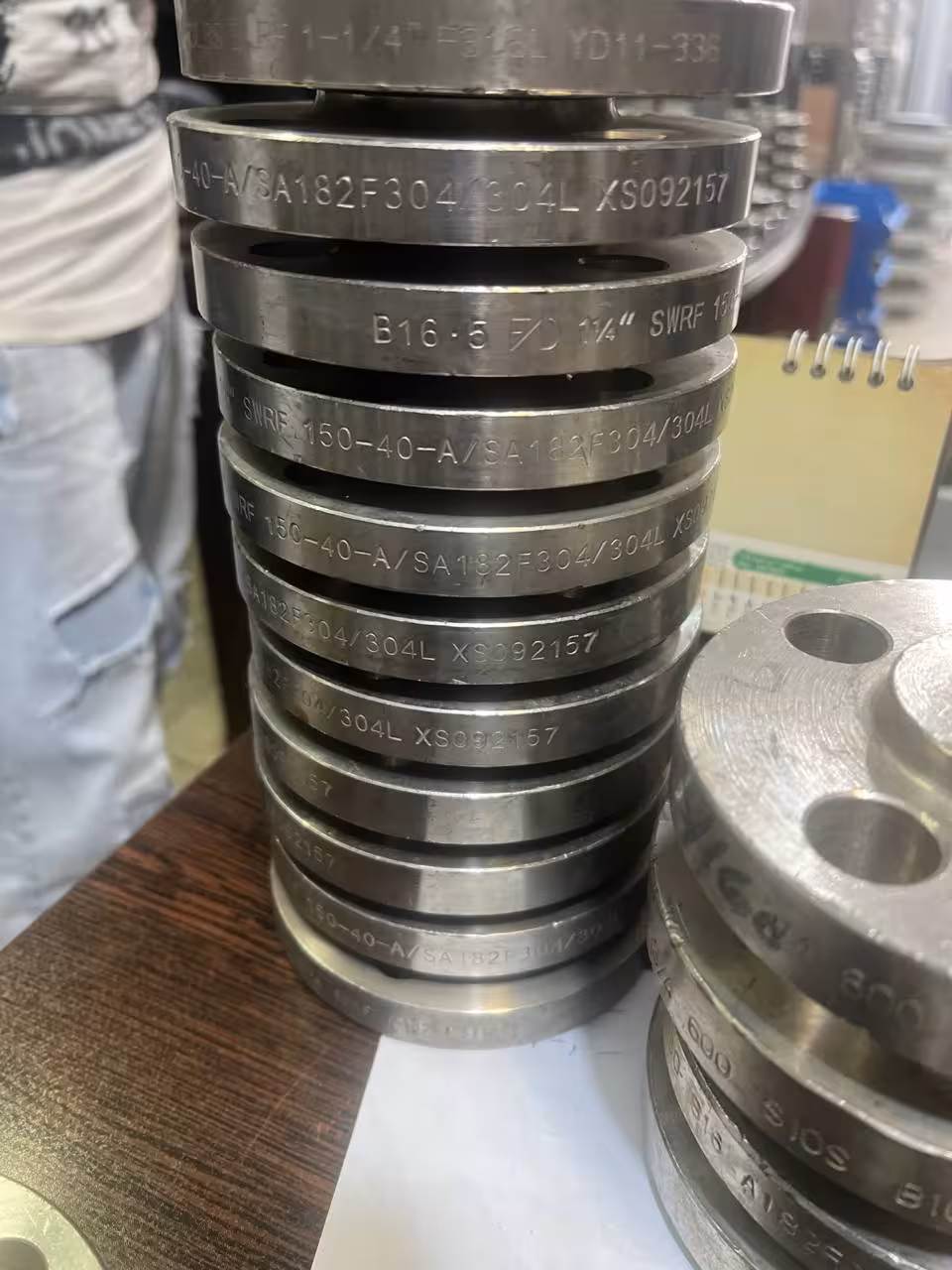 فلنج ساکت ولد استنلس استیل فورج RF "1 1/4 کلاس 150 5.B16 رده 40S جنس SA/A182 F304/F304L