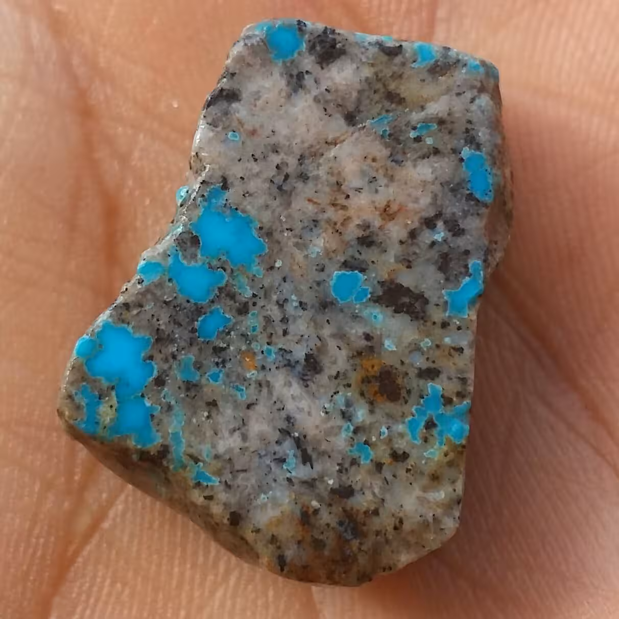 اسلایس سنگ راف فیروزه آبی عنکبوتی محشر اصل نیشابور 100 در صد طبیعی شاهکار خلقت خااص
مناسب جهت دکور و ساخت نگین