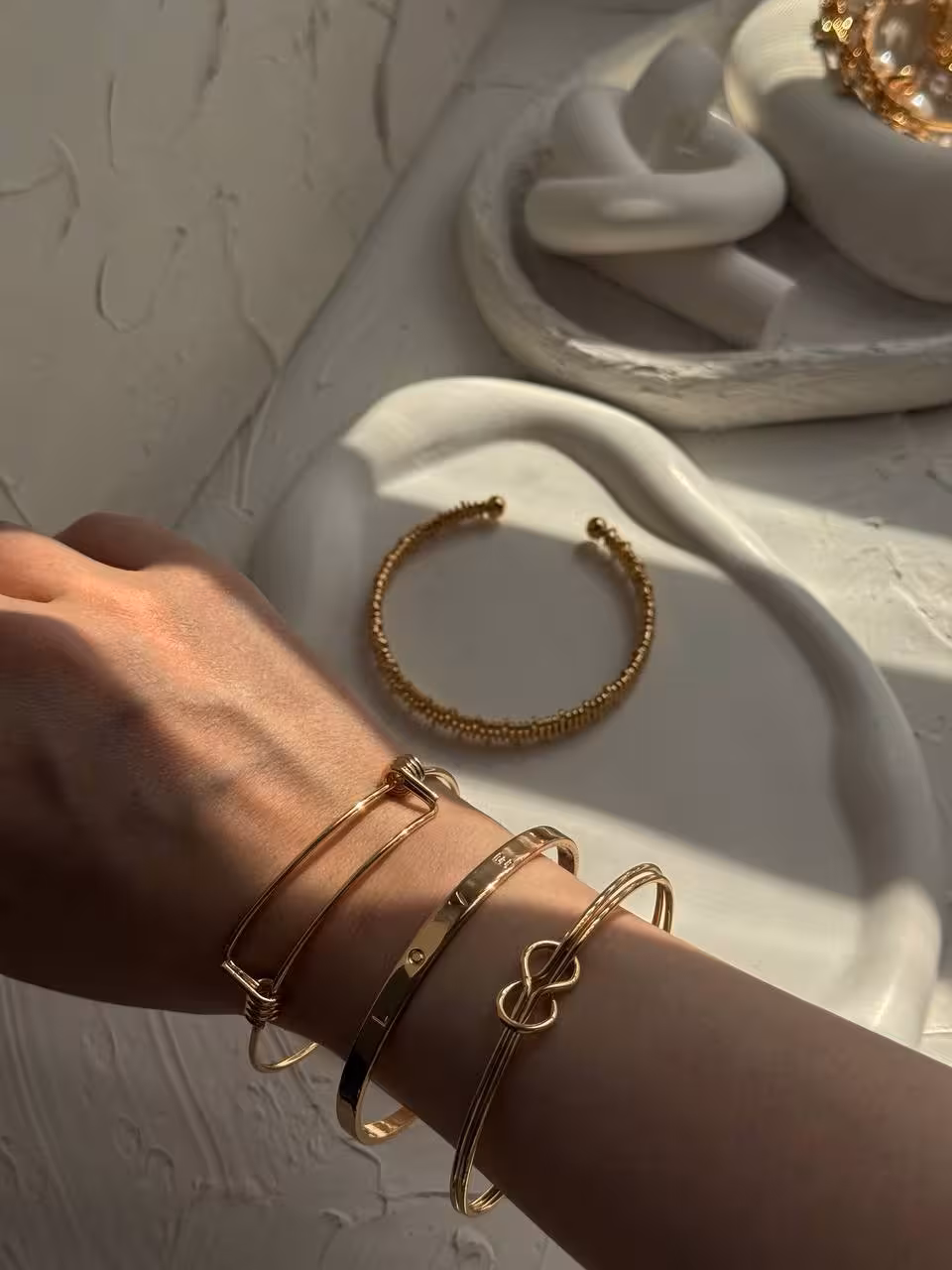 پک دستبندزنانه 4عددی مدل کارتیرلاو شماره 31