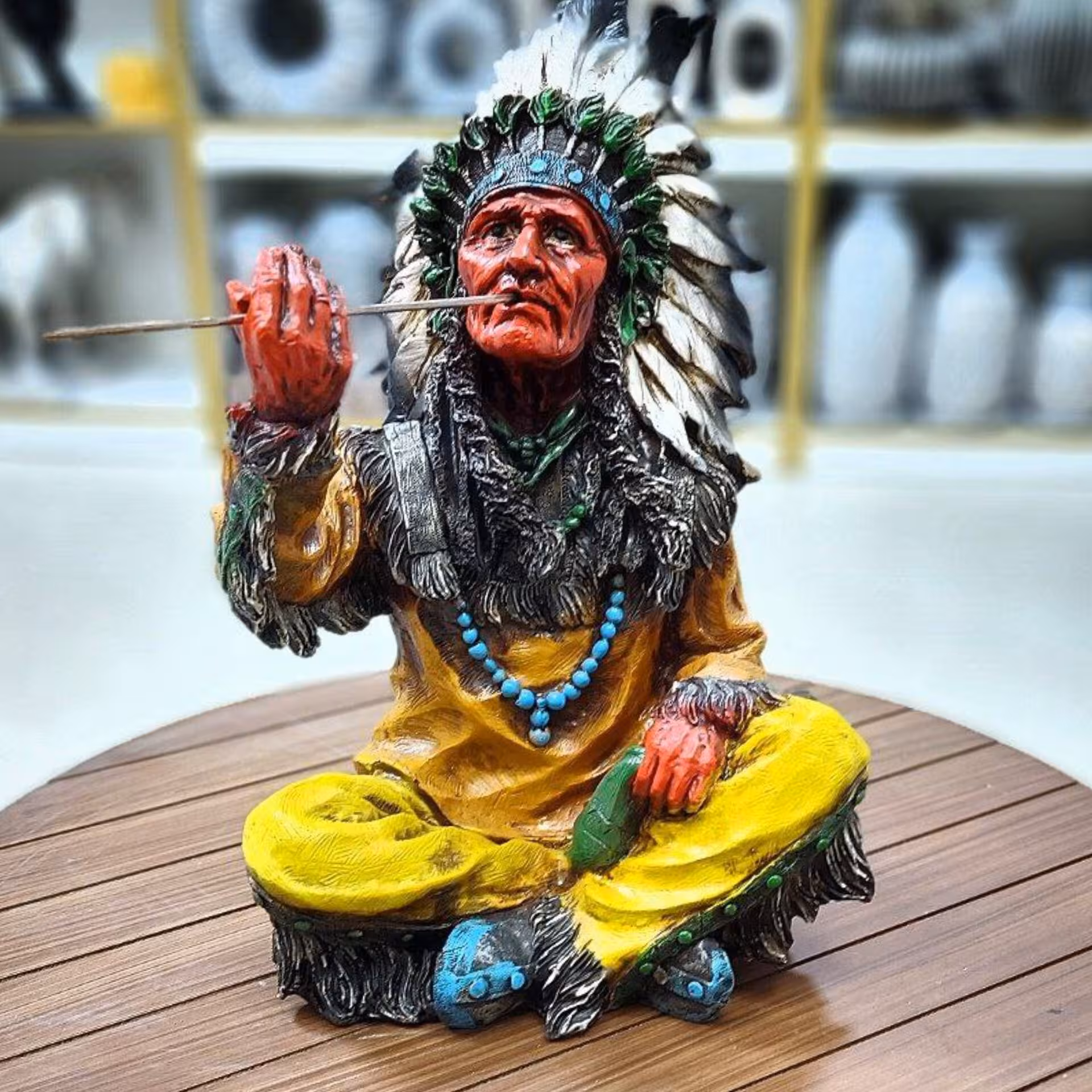 مجسمه سرخ پوست نشسته بزرگ