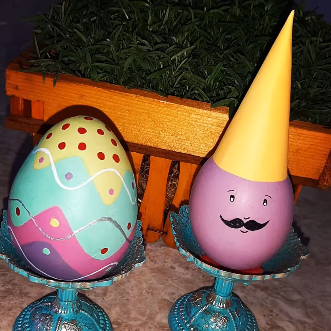 تخم مرغ رنگی زیبا دوعدد