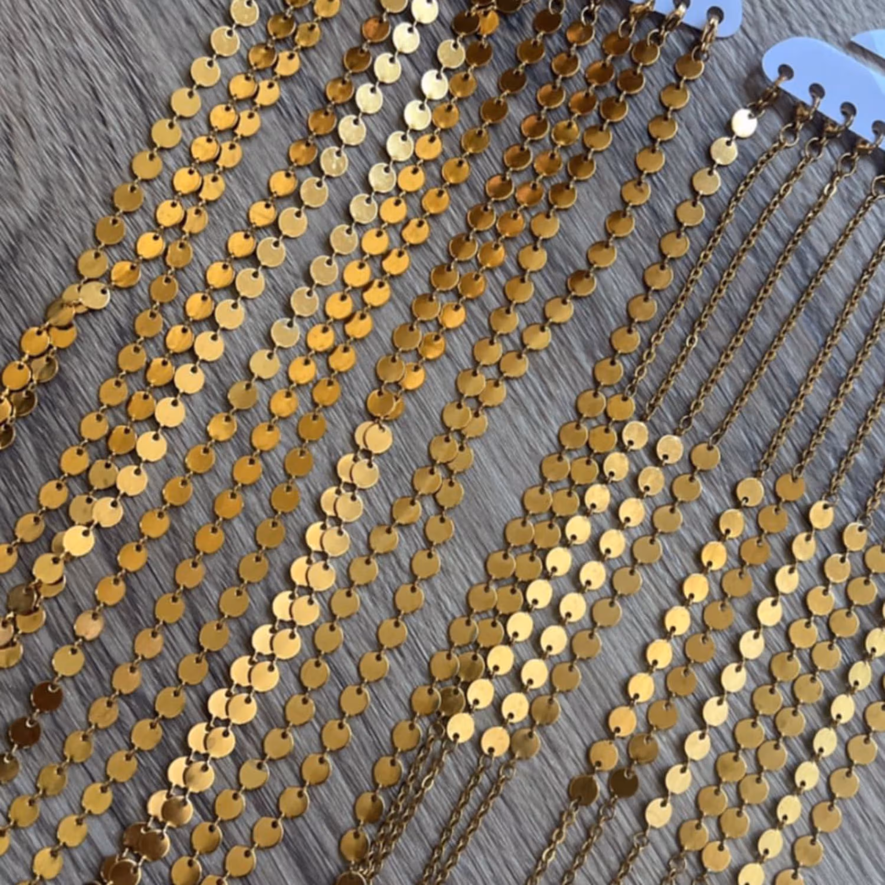 دستبند سکه ای طلایی استیل رنگ ثابت و ضد حساسیت  طول 17سانت با سه سانت زنجیر سایز