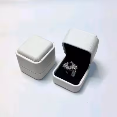 جعبه انگشتری چرم لبه گرد در رنگبندی