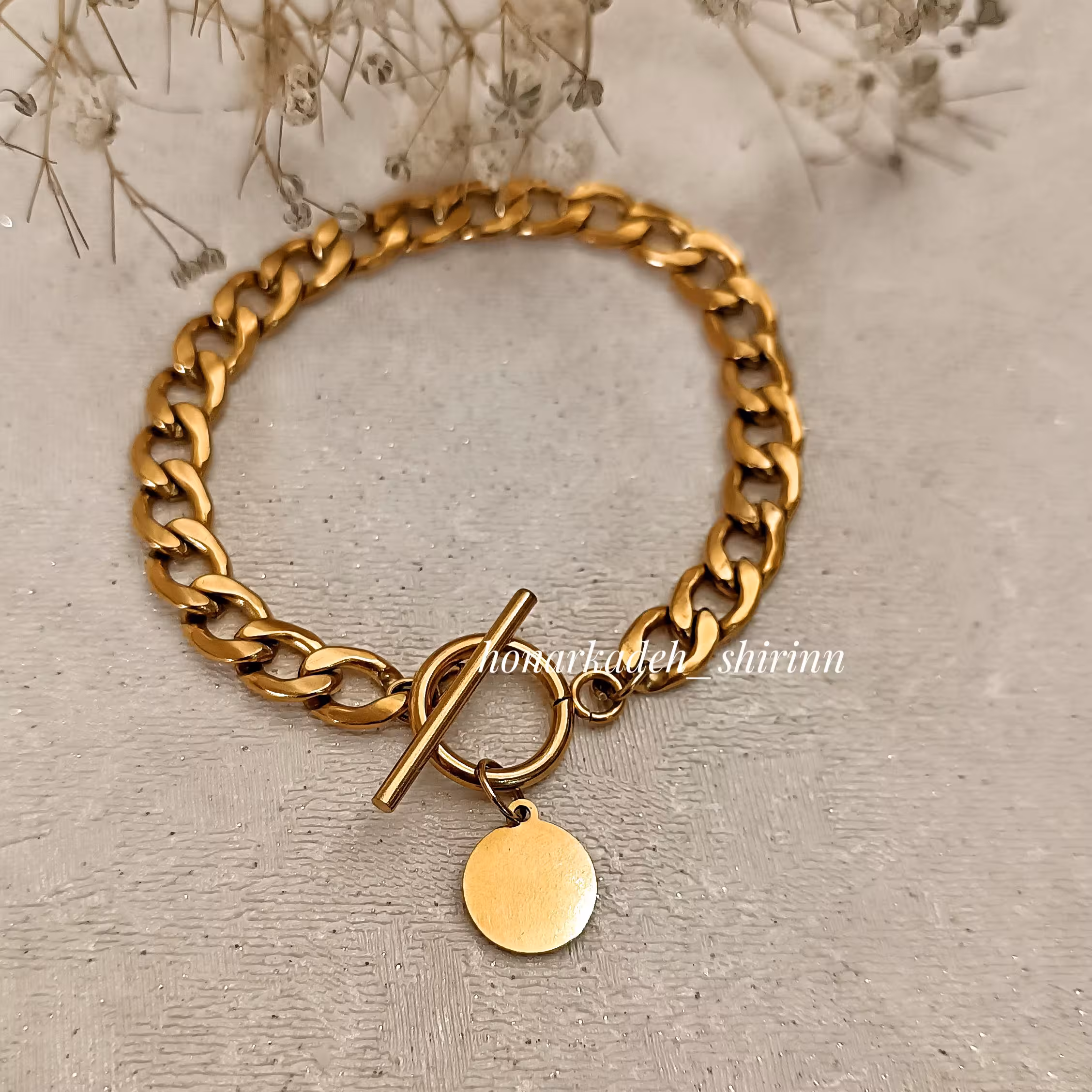 دستبند استیل کارتیر با قفل تی و آویز سکه