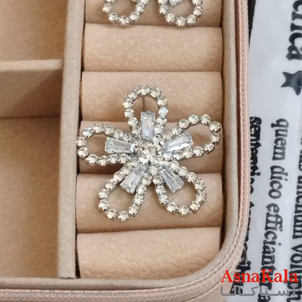 گوشواره جواهری مدل آویز نگیندار رنگ نقره ای کد GSH152106W