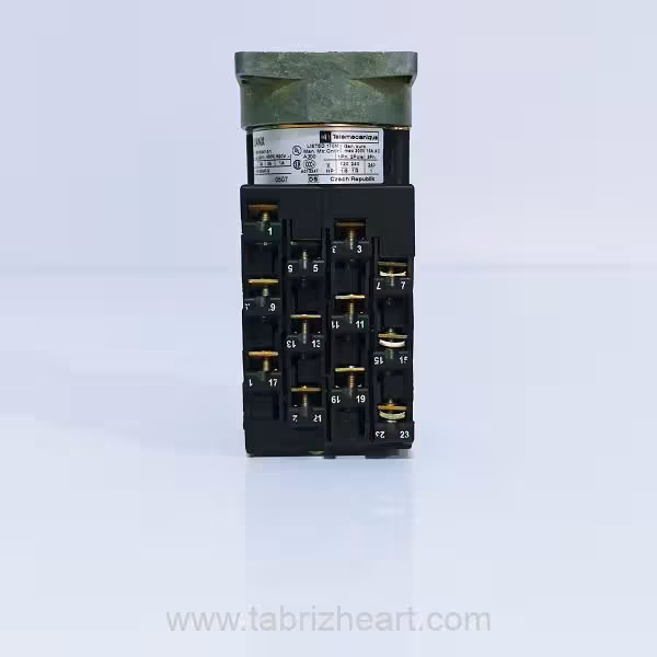 سلکتور سوئیچ کلید دار اشنایدر | 3 پل 12 آمپر 4 کنتاکت