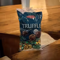 ترافل گرد مغزدار پذیرایی ABK با مغز فندق