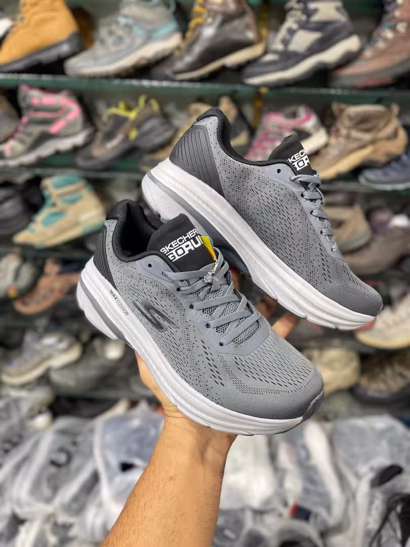 کتونی اسکیچرز مدل Max Cushioning ساخت ویتنام