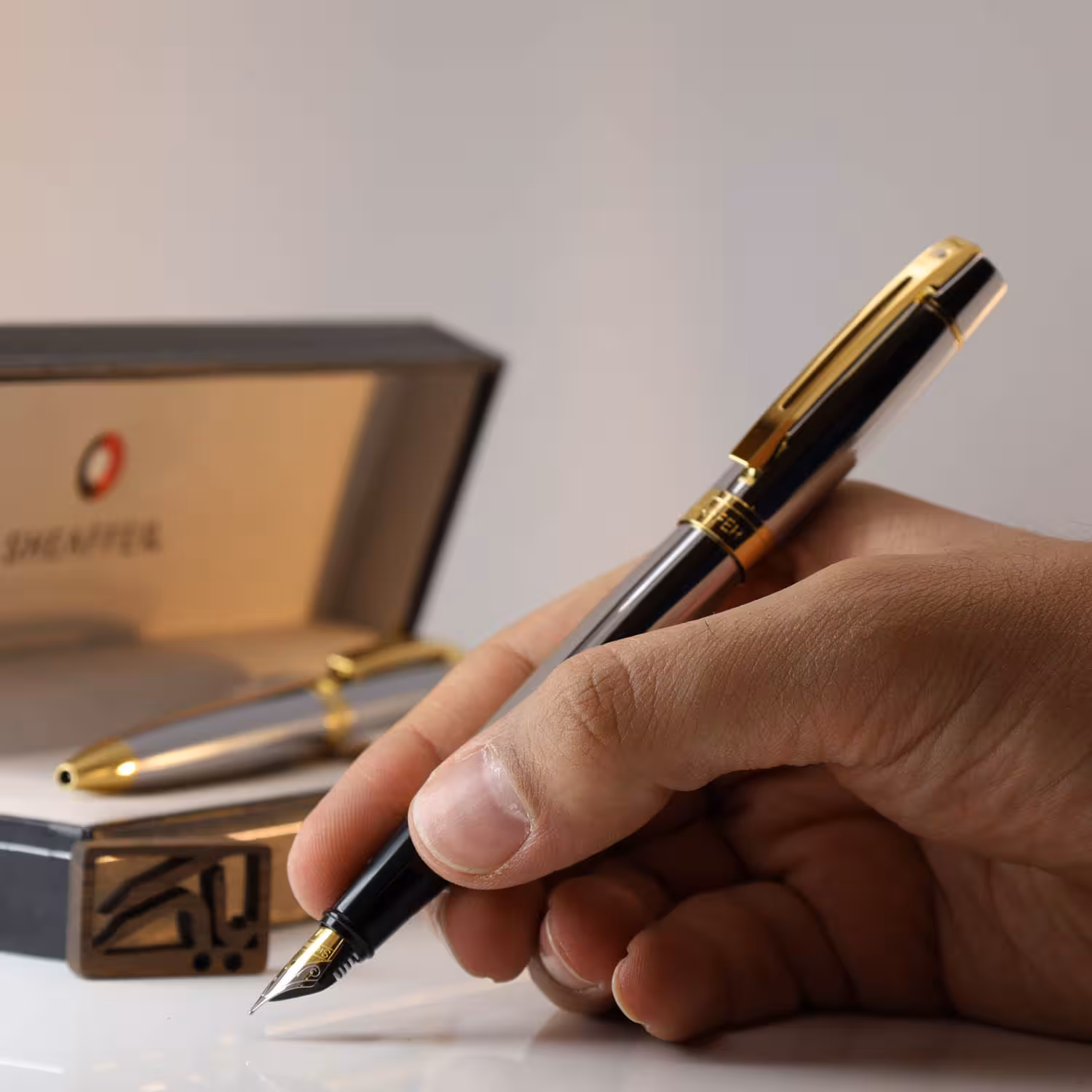 خودنویس شیفر 300 کروم براق گیره طلایی SHEAFFER 300 FP Medalist GT