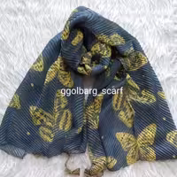 شال نخی پلیسه منگوله دار برند روبرتو   طرح پروانه  ایستایی بسیار خوبی داره مناسب استفاده روزمره