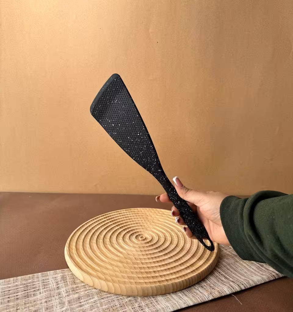 کفگیر سیلیکونی شنگیا مدل کج