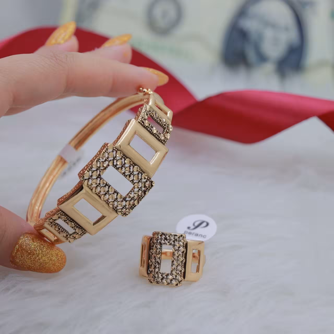 دستبند وانگشتر