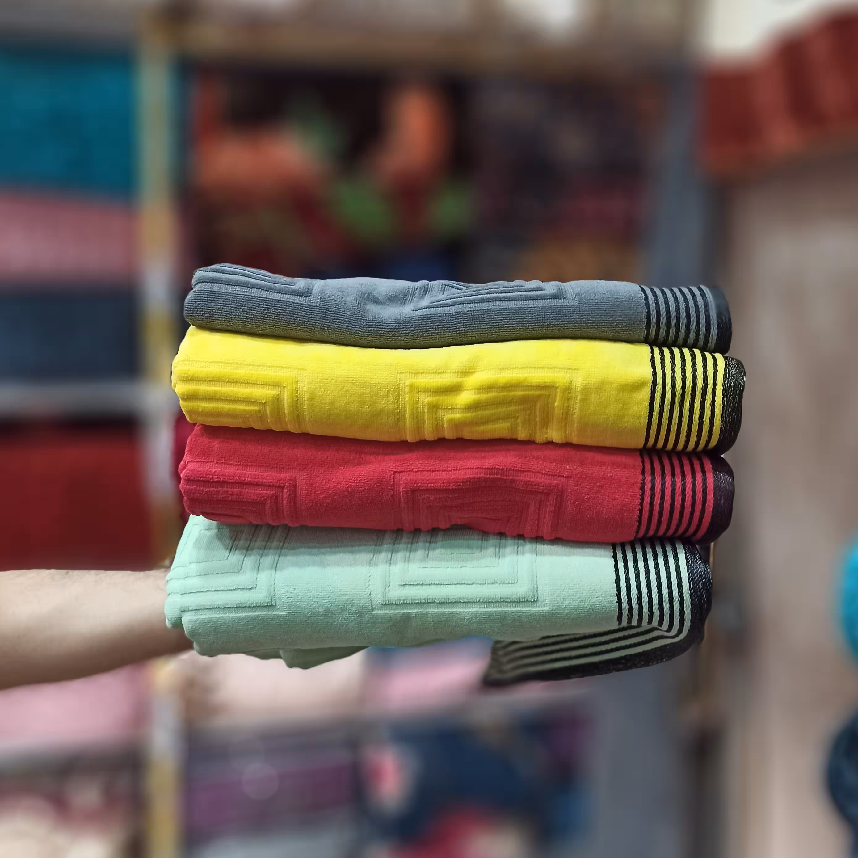 حوله استخری سلین مدل مخمل سایز 140در70 سانتی متر