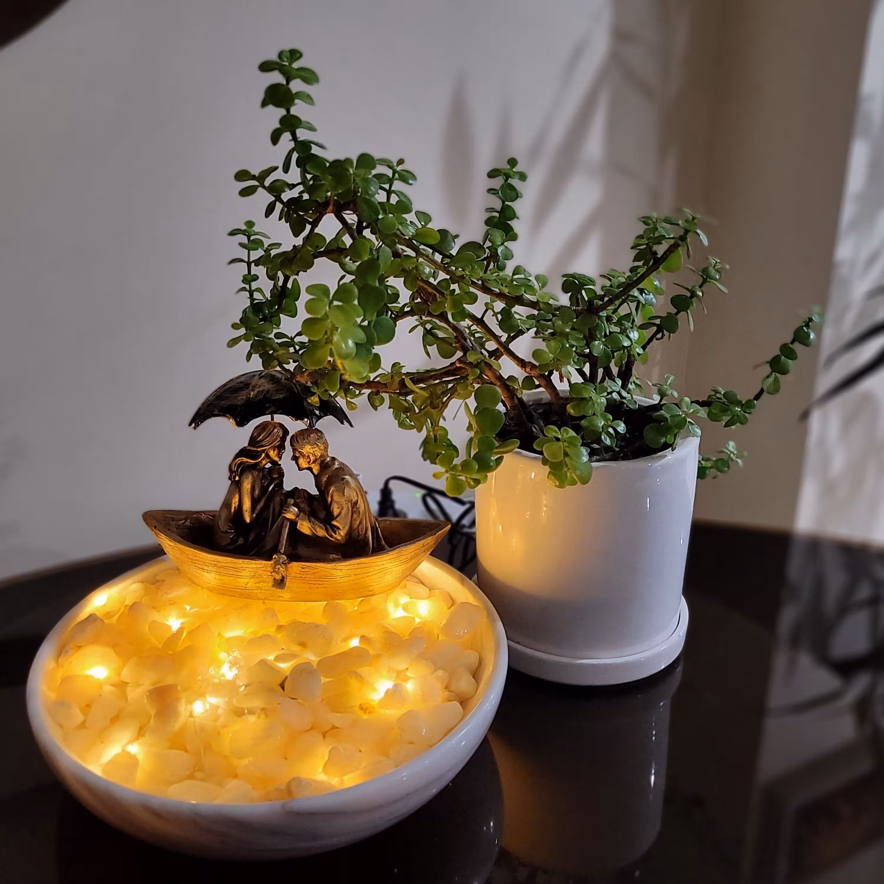 آبنما با سنگ نجف آباد و کشتی زوج عاشق