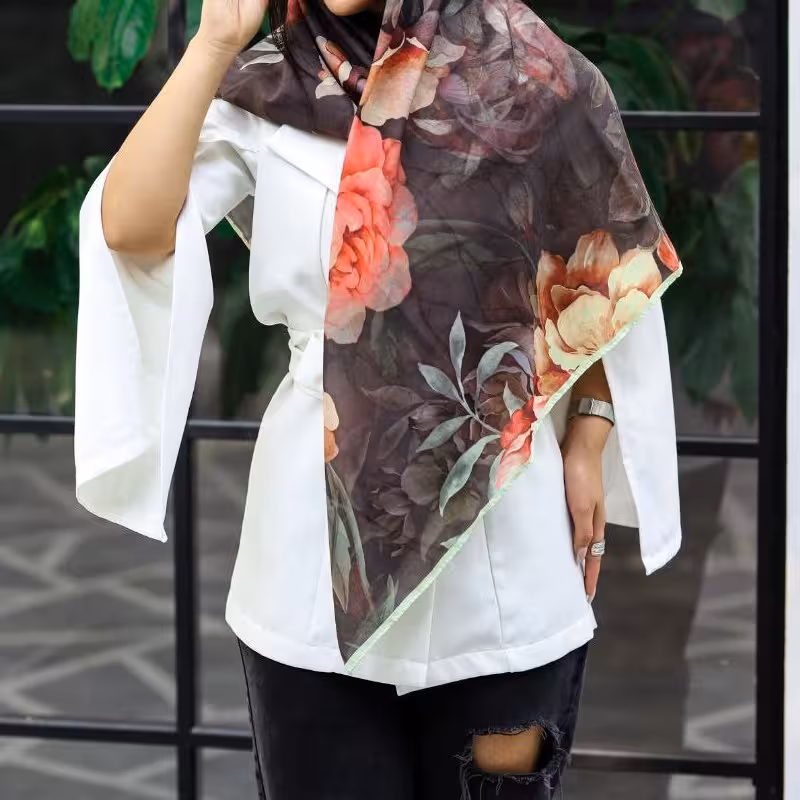 روسری نخی طرح رز سیاه دست دوز بهاره و تابستانه در سایز بزرگ در طرح و نقش متنوع و زیبا