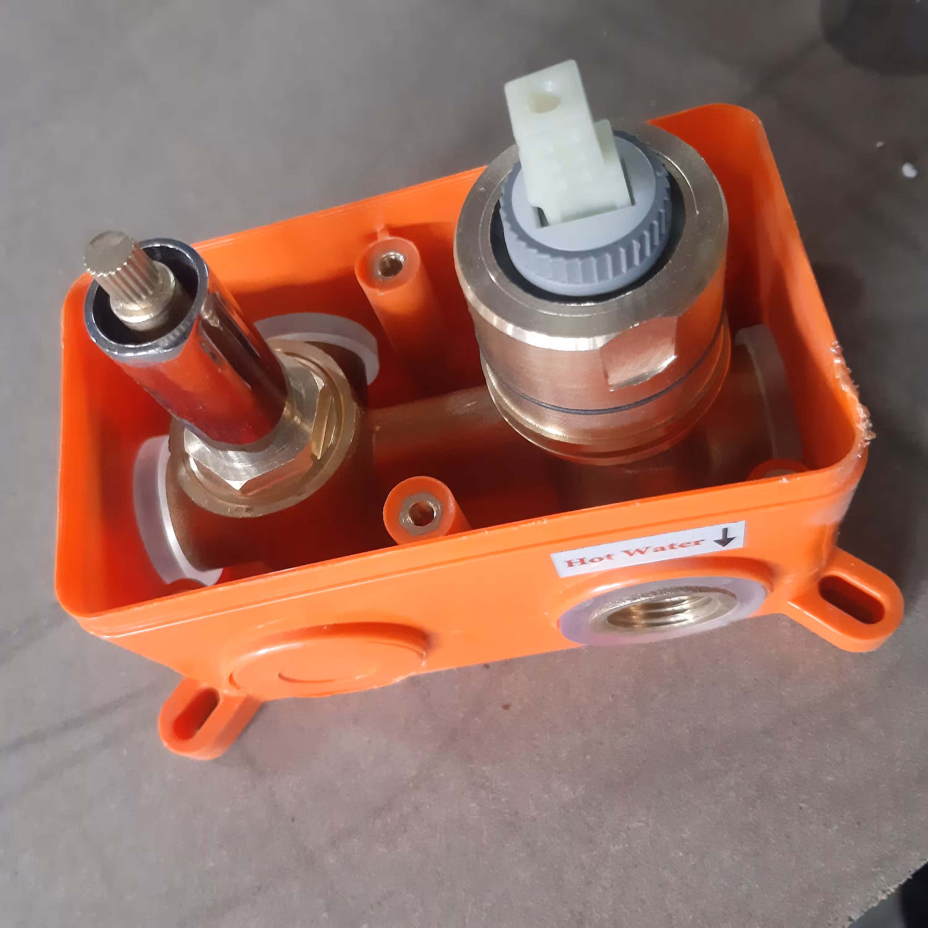 شیرآلات  باکس دوش توکار