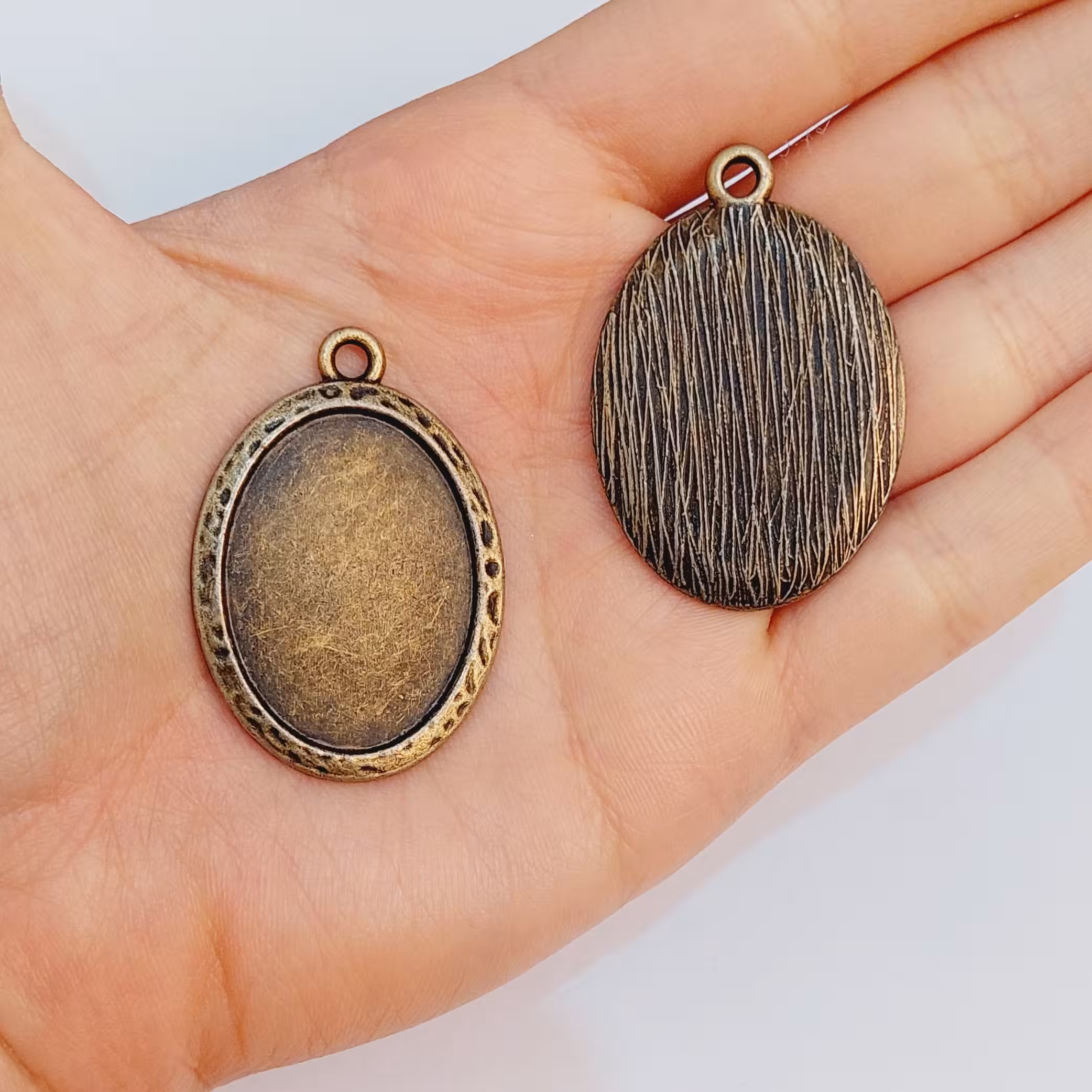 قاب رزین برنزی بیضی کد34 طول4سانت فروش دونه ای