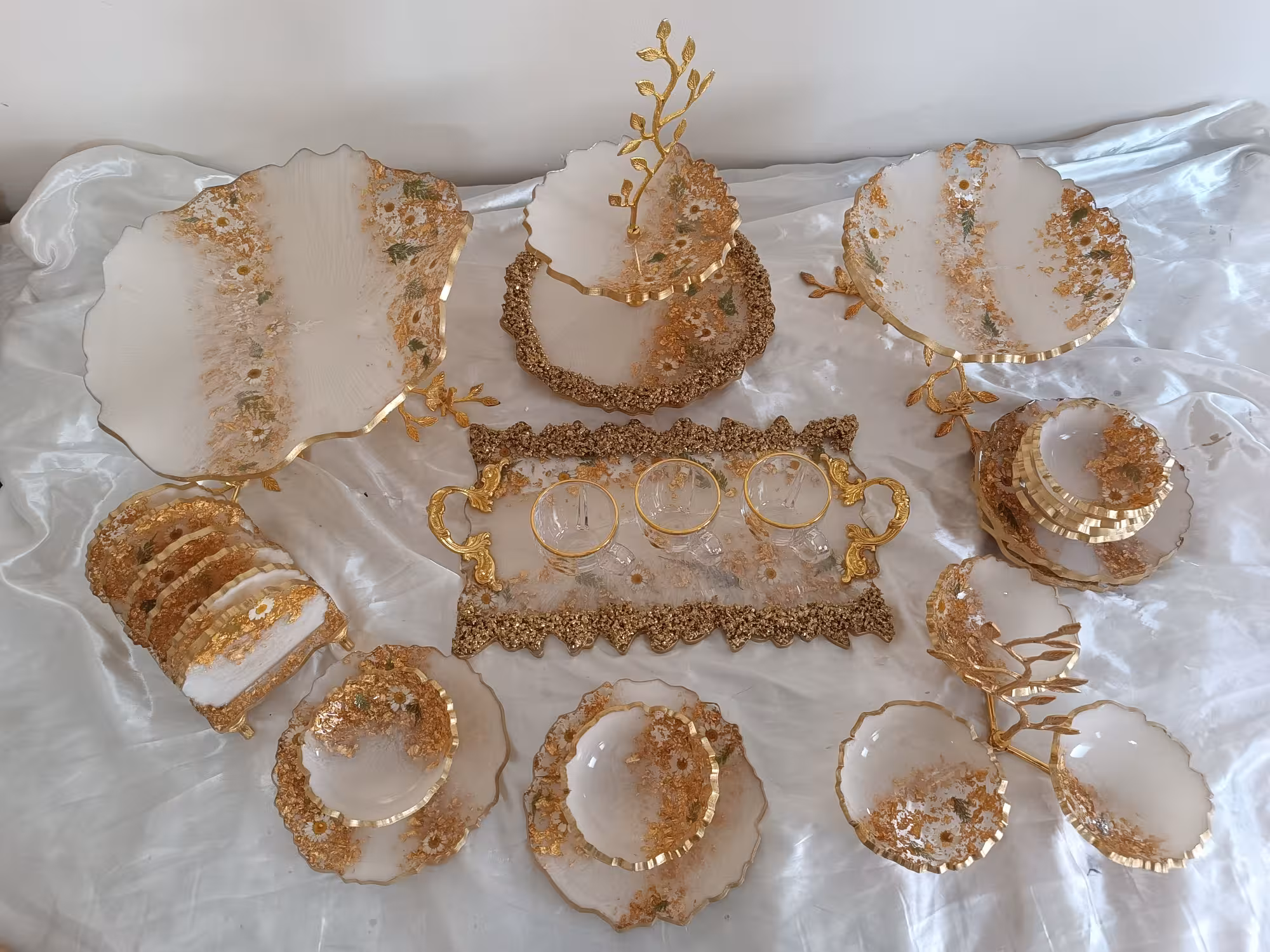 سرویس ظروف پذیرایی  6نفره پایه برنجی طرح بابونه