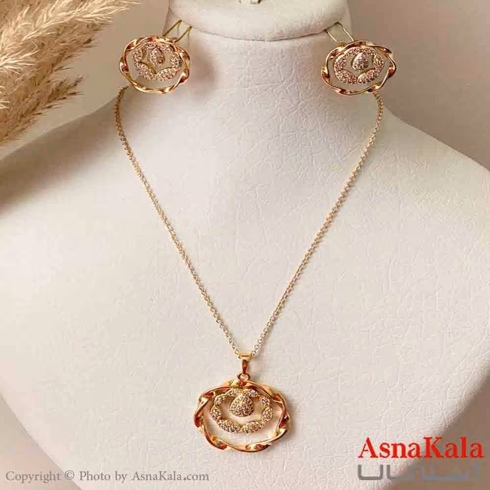 نیم ست زنانه ژوپینگ مدل حلقه درحلقه نگیندار شامل گوشواره و آویز رنگ طلایی کد NIM14963W