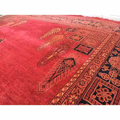 فرش ماشینی زمرد مشهد مدل کهنه نما زمینه لاکی