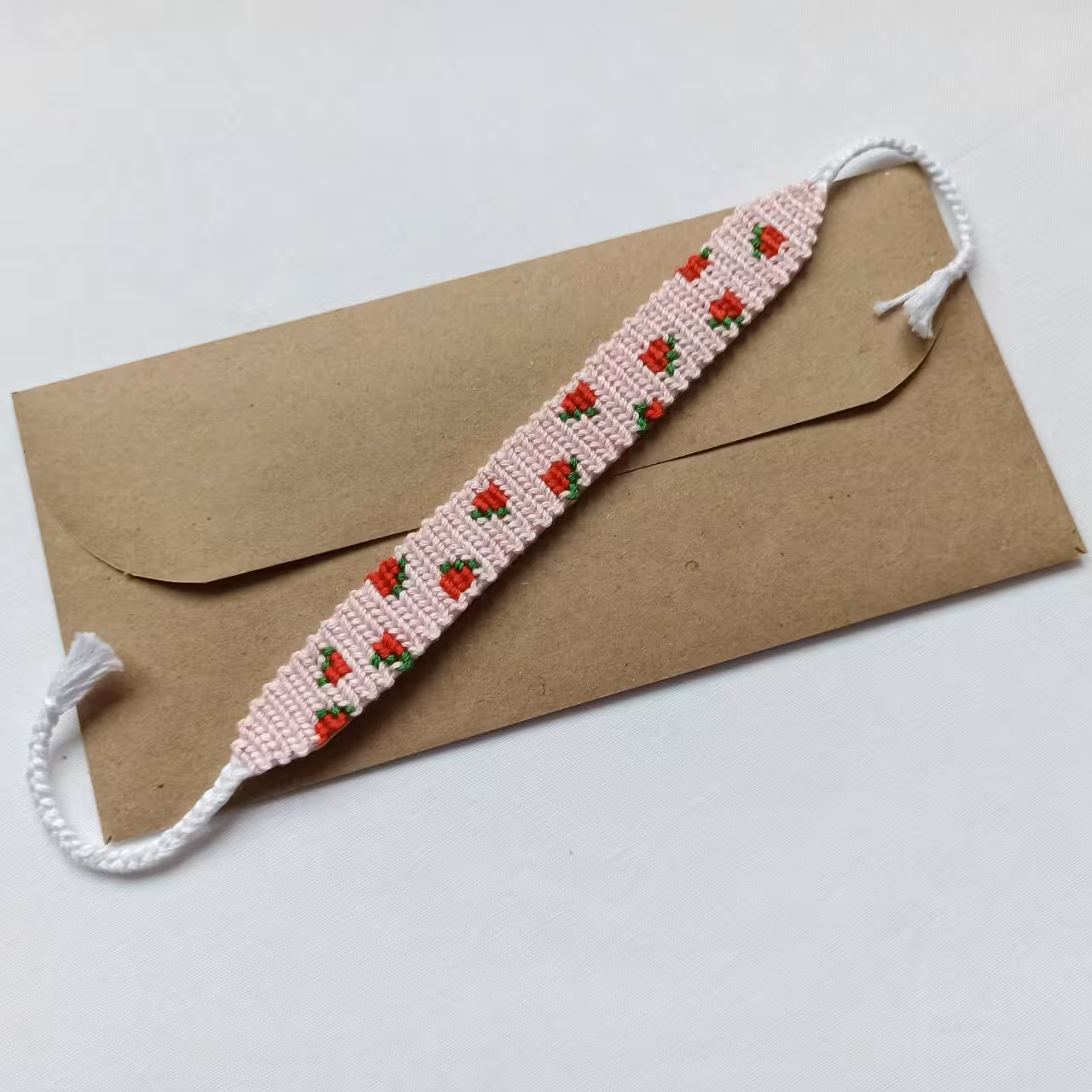 دستبند توت فرنگی 