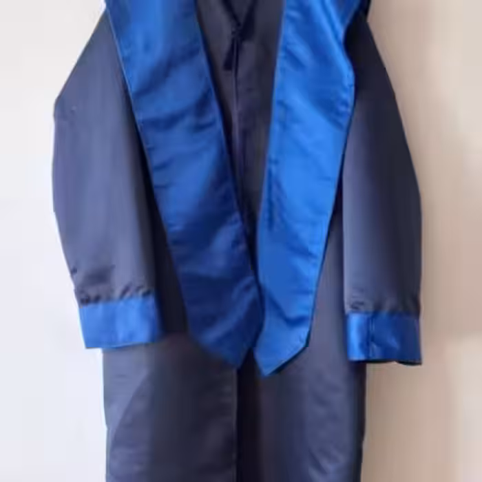 لباس فارغ‌ التحصیلی همراه کلاه و شال