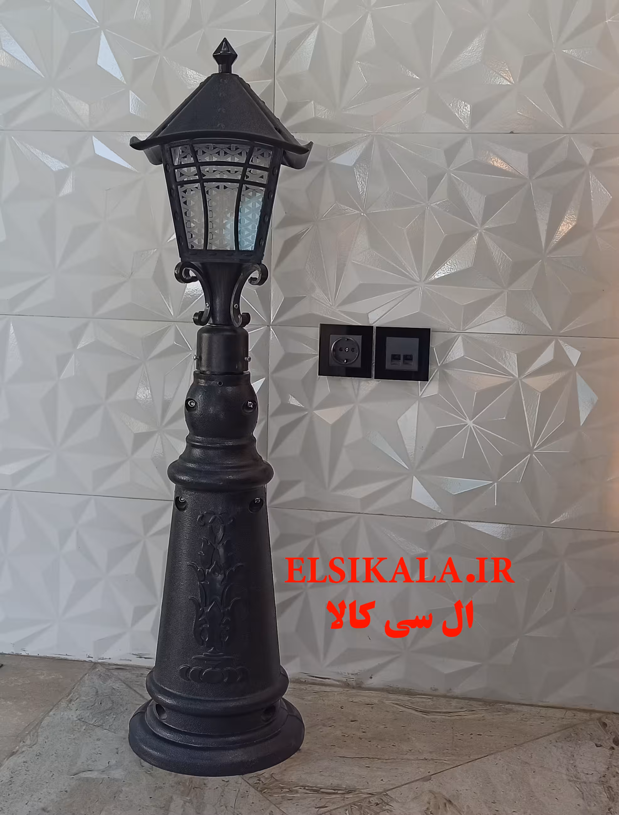 چراغ حیاطی سرلوله مشکی با کاور  مدل کاترین