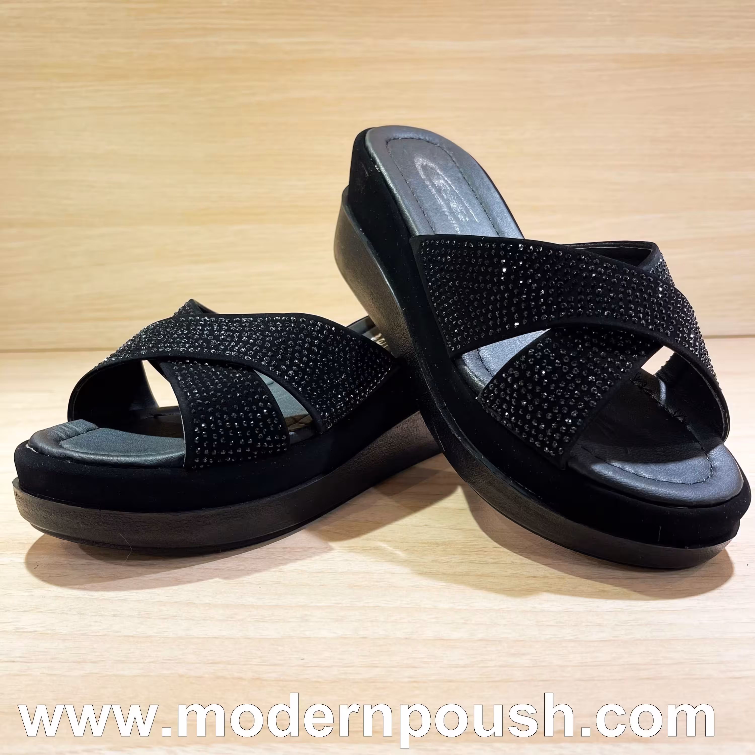 کفش صندل لژدار و نگین دار زنانه رنگ مشکی سایز 37-40 کد  1082 (بسیار نرم و راحت)