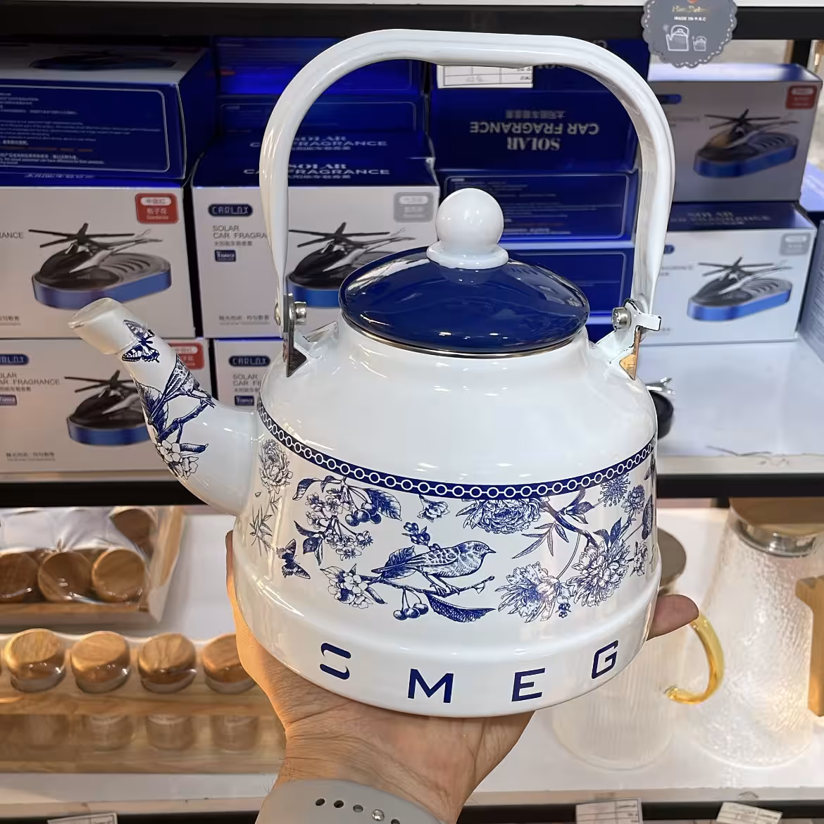 کتری لعابی 2.5 لیتری طرح اسمگ SMEG رنگ سفید طرح سورمه‌ای