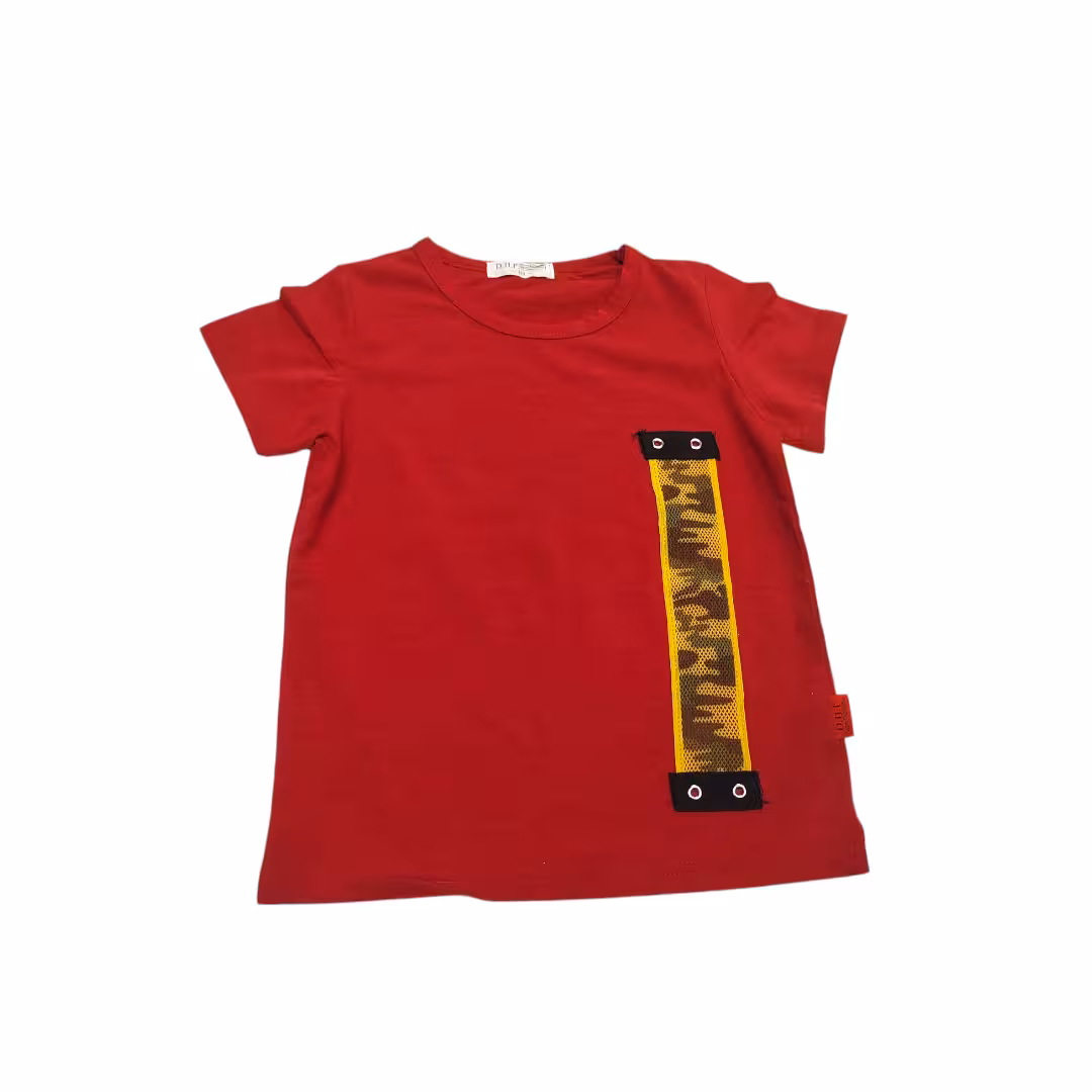 تیشرت زرشکی پسرانه طرح نواردار مناسب 3 تا 5 سال