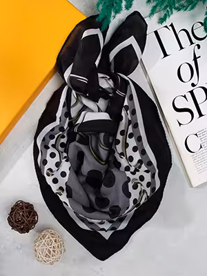 مینی اسکارف نخی طوسی توپی با حاشیه مشکی کد YM30