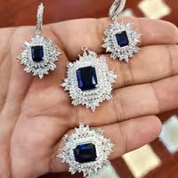 نیست نقره سلطنتی جواهری با عیار 925 روکش طلا سفید طرح یاقوت کبود