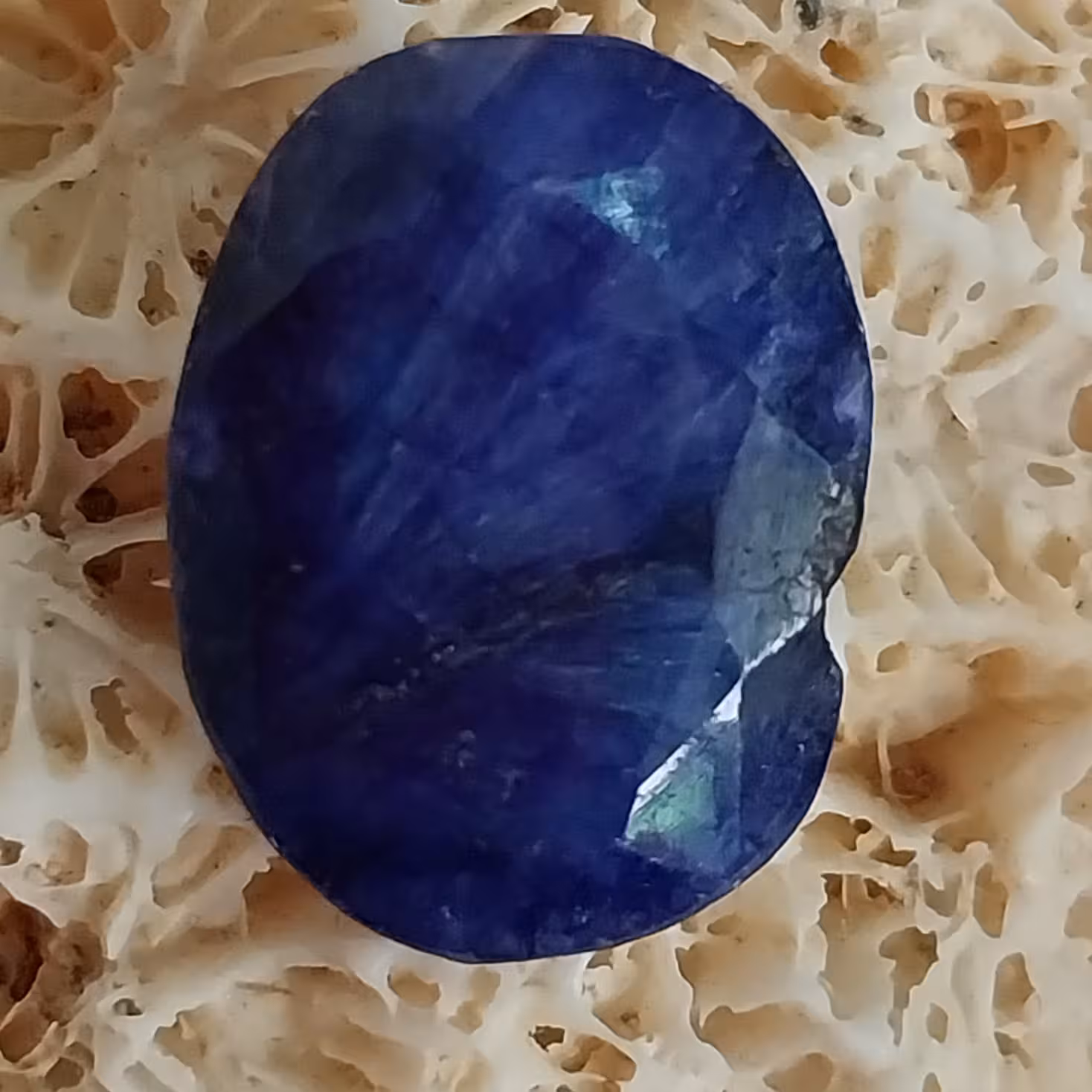 نگین جواهری یاقوت کبود اصل افریقا تراش هندوستان کمی زدگی دارد