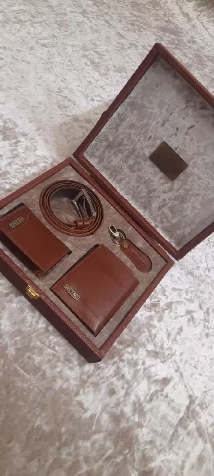 کیف وکمربندو کیف کارت و جاسوئیچی چرم میلانو