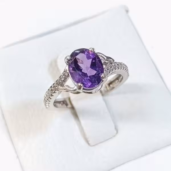 انگشتر نقره با نگین آمیتیست جواهر تراش خوشرنگ کد 923605